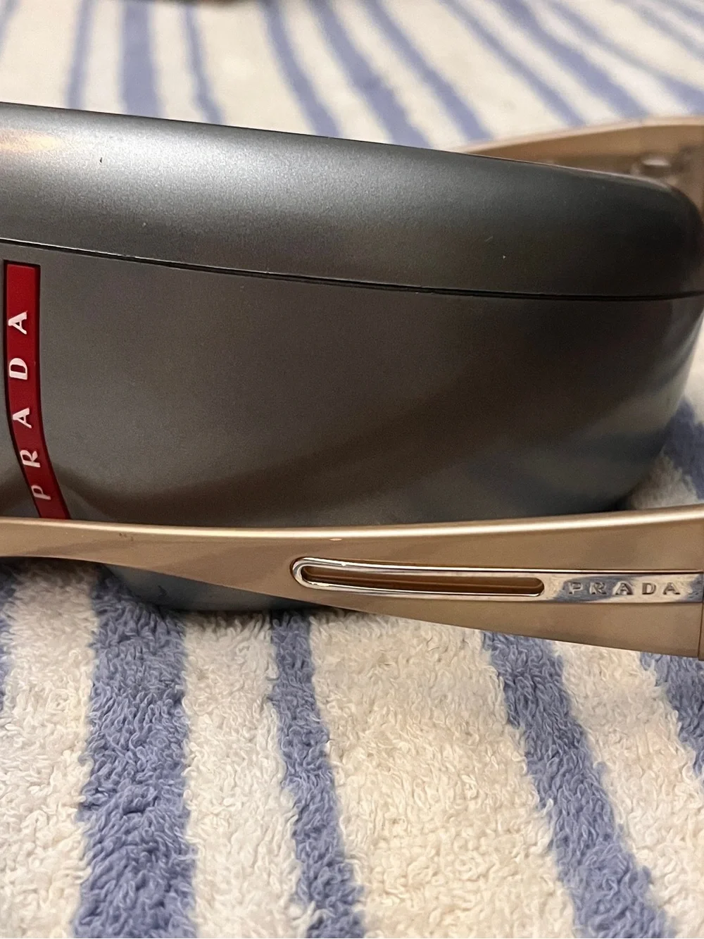 Prada item 100%